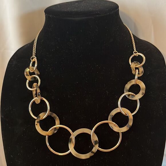 Sparkle & Bling Gold-Tone Black Tortoise Chunky Chain Necklace Earring Set- OSFM - Picture 3 of 16